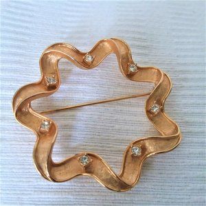 Vtg Brooch Sarah Coventry Pin Rhinestones Star Flower Ribbon Gold Wavy Signed